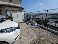 周囲の倉庫棟は撤去いたします。