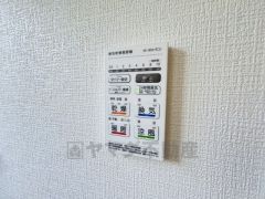 浴室暖房乾燥機には、暖房、乾燥、涼風、換気の4つの機能が付いています。タイマー付きです。
