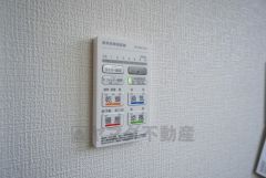 浴室暖房乾燥機には、暖房、乾燥、涼風、換気の4つの機能が付いています。タイマー付きです。