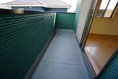 風通しも良く日当たり良好なバルコニーは、洗濯物を干すだけでなく、テーブルセットを置いて休日にブランチ、星を眺めながら晩酌もいいですね＾＾バルコニーのあるステキな生活をお楽しみください＾＾