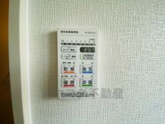 浴室暖房乾燥機には、暖房、乾燥、涼風、換気の4つの機能が付いています。タイマー付きです。