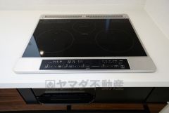 同仕様写真。3口コンロなので、効率よくお料理が楽しめます。毎日のお料理も楽しくなりますね＾＾