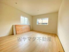 断熱性能の窓ガラスを採用。省エネ、光熱費カットにも貢献します。 夏は涼しく、冬は暖かく快適に過ごせます。