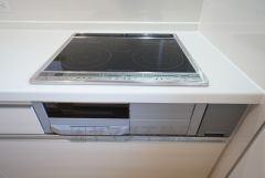 お手入れのしやすいIHクッキングヒーターです。 3口コンロなので、効率よくお料理が楽しめます。毎日のお料理も楽しくなりますね＾＾
