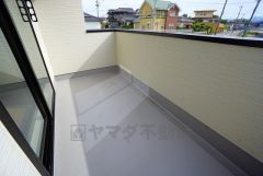 陽当たりの良いバルコニーです。お洗濯やお布団干しはもちろん、日光浴スペースにも。