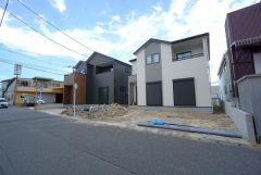 浴室暖房乾燥機、省エネ給湯器、シャッター、温水洗浄便座標準装備。