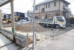 駐車スペースはゆとりある2台分を確保。マイカー用に、お客さま用に、余裕を持ってご利用いただけます。