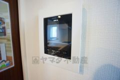 防犯性、セキュリティ対策に安心できるテレビモニター付きインターフォンです。セールスマン対策にもなり安心できます。