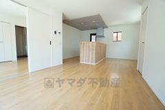 家族が集まる開放的なリビング。約16.3帖の大空間で毎日のお食事が楽しみです＾＾思い思いの時間を過ごしたり、家族みんなで食事をしたり、素敵な団らんの場になりますね。