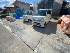 駐車スペースはゆとりある4台分を確保。マイカー用に、お客さま用に、余裕を持ってご利用いただけます^^