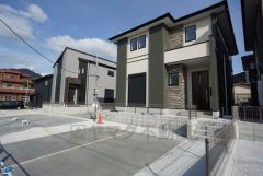 カースペースは2台付きです。 ご夫婦で1台ずつ所有できます。