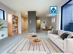 写真の家具・インテリアはイメージCG画像です。家族が集まる開放的なリビング。思い思いの時間を過ごしたり、家族みんなで食事をしたり、素敵な団らんの場になりますね。