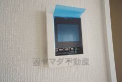 防犯性もばっちり、TVモニター付きインターフォン完備。大きなモニターで玄関先を確認できます。録画機能が付いているので不在時の訪問者も確認できて安心です^^