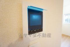 防犯性、セキュリティ対策に安心できるテレビモニター付きインターフォンです。セールスマン対策にもなり安心できます。