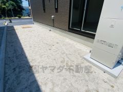 庭付きです＾＾須恵ICまで車で約6分。（1.8ｋｍ） 通勤や遠出のお出かけに便利です＾＾ イオンモール福岡まで車で約10分（3.1ｋｍ）