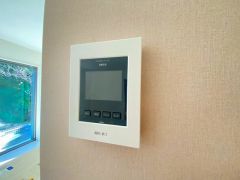 防犯性、セキュリティ対策に安心できるテレビモニター付きインターフォンです。セールスマン対策にもなり安心できます。