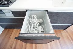 家事の時間が短縮できる食器洗浄乾燥機付。後片付けもラクラクです。