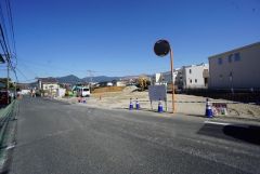前面道路は6.1ｍ～7ｍと広く駐車がスムーズにできます＾＾