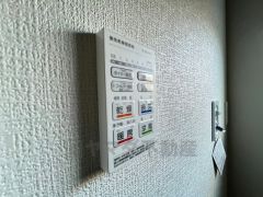 浴室暖房乾燥機には、暖房、乾燥、涼風、換気の4つの機能が付いています。タイマー付きです。