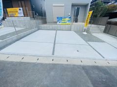 駐車スペースはゆとりある2台分を確保。マイカー用に、お客さま用に、余裕を持ってご利用いただけます^^