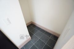 シューズインクロークも完備されており、玄関収納も問題ありません。