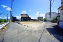 コンビニ、スーパーまで徒歩7分。ドラッグストア徒歩6分。