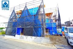 スーパー徒歩2分。コンビニ、ドラッグストア徒歩4分。バス停徒歩7分。