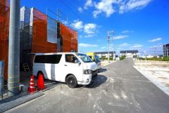 前面道路は公道東側6ｍ。