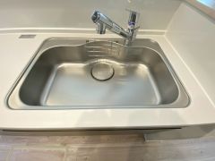 ステンレスシンクは広さも確保しているので、大きめの鍋も簡単に洗えます。