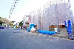 前面道路は公道北東側約6ｍ。幅広いため、車の離合や駐車がスムーズです＾＾