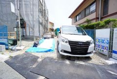 カースペースは4台駐車出来ます。急な来客時も安心です＾＾ 大きな車両や、大型バイクなども置ける広さです。