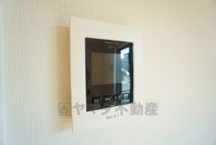 防犯性、セキュリティ対策に安心できるテレビモニター付きインターフォンです。セールスマン対策にもなり安心できます。