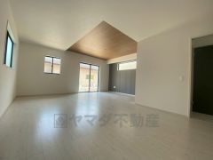 断熱性能の窓ガラスを採用。省エネ、光熱費カットにも貢献します。 夏は涼しく、冬は暖かく快適に過ごせます。