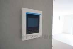 防犯性、セキュリティ対策に安心できるテレビモニター付きインターフォンです。セールスマン対策にもなり安心できます。