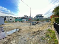 駐車スペースはゆとりある4台分を確保。マイカー用に、お客さま用に、余裕を持ってご利用いただけます。