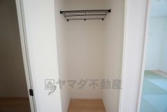 廊下収納。日用品や趣味の道具などの収納に便利です。