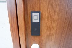 かざすだけで開閉できる、タッチキー採用の玄関。お買い物帰りで、両手がふさがってきても簡単に中に入れます＾＾