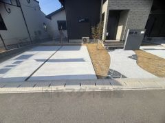 駐車スペースはゆとりある3台分を確保。マイカー用に、お客さま用に、余裕を持ってご利用いただけます^^