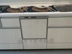 家事の時間が短縮できる食器洗浄乾燥機付。後片付けもラクラクです。 食器を洗う手間が減るので家族とのコミュニケーションの時間や自分の時間が増えますね。