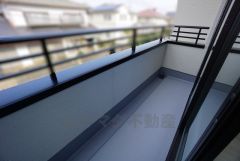 同仕様写真。お天気の良い日はお洗濯物がよく乾きそうな日当たり良好のバルコニー＾＾