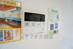 キッチン横からお湯張り、追い炊き、足し湯がボタン一つで楽々操作できる給湯機リモコンです＾＾忙しい夕飯の準備の時間帯に重宝しますね。