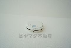 火災による煙や熱を感知して、警報音やブザー等で火災の発生を知らせてくれる火災警報器。