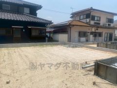 駐車スペースとは別にお庭もついております。広さも十分あるので、ガーデニングやBBQなど楽しみの増えるお庭です＾＾