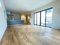 家族が集まる開放的なリビング。約22.7帖の大空間で毎日のお食事が楽しみです＾＾思い思いの時間を過ごしたり、家族みんなで食事をしたり、素敵な団らんの場になりますね。