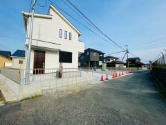 前面道路は南側4.8ｍ西側4.2ｍ。 スムーズに駐車できる広さです＾＾ ＪＲ日田彦山線「田川後藤寺」駅まで徒歩18分。通勤やお出かけに便利です＾＾