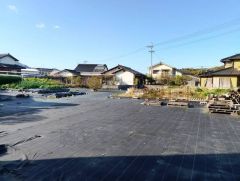 無償でお渡しできる広々としたお庭もついております。広さも十分あるので、ガーデニングや家庭菜園、BBQなど楽しみの増えるお庭です＾＾