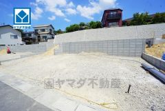 敷地面積広々60坪。西鉄バス「一 番田」停まで徒歩4分。コンビニまで徒歩12分スーパーまで徒歩13分。