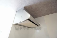 調理により発生する油煙や臭いを吸い込み、屋外へ排気してくれます。