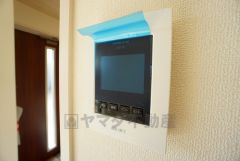 防犯性、セキュリティ対策に安心できるテレビモニター付きインターフォンです。セールスマン対策にもなり安心できます。