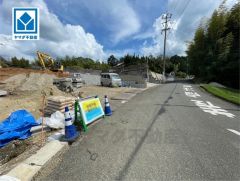 JR篠栗駅まで自転車で約8分＾＾（1.2ｋｍ）小中学校まで徒歩10分。